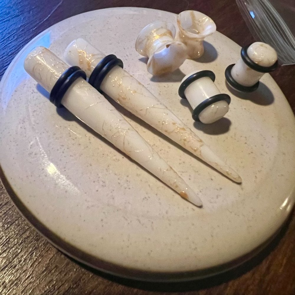 Beginners Gauge/Ear Stretching Set - Picture 2 of 4